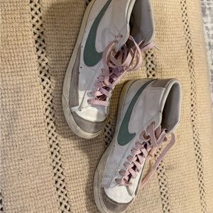 Nike Women's White and Green Sneakers with Pink Laces